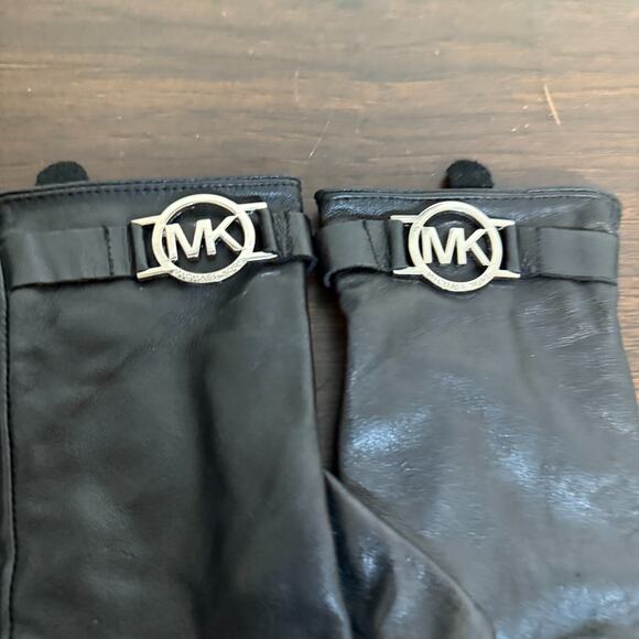 Michael Kors Gloves Womens XS Black Leather Silver Hardware Casual - Picture 4 of 10